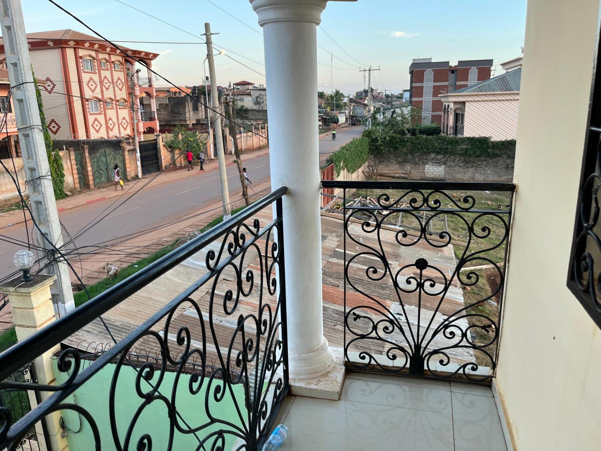 Appartement Moderne De 120M2 , Dote De Cameras De Surveying Et Situe A Maetur Nkomo, Un Quartier Residentiel Yaoundé Eksteriør bilde