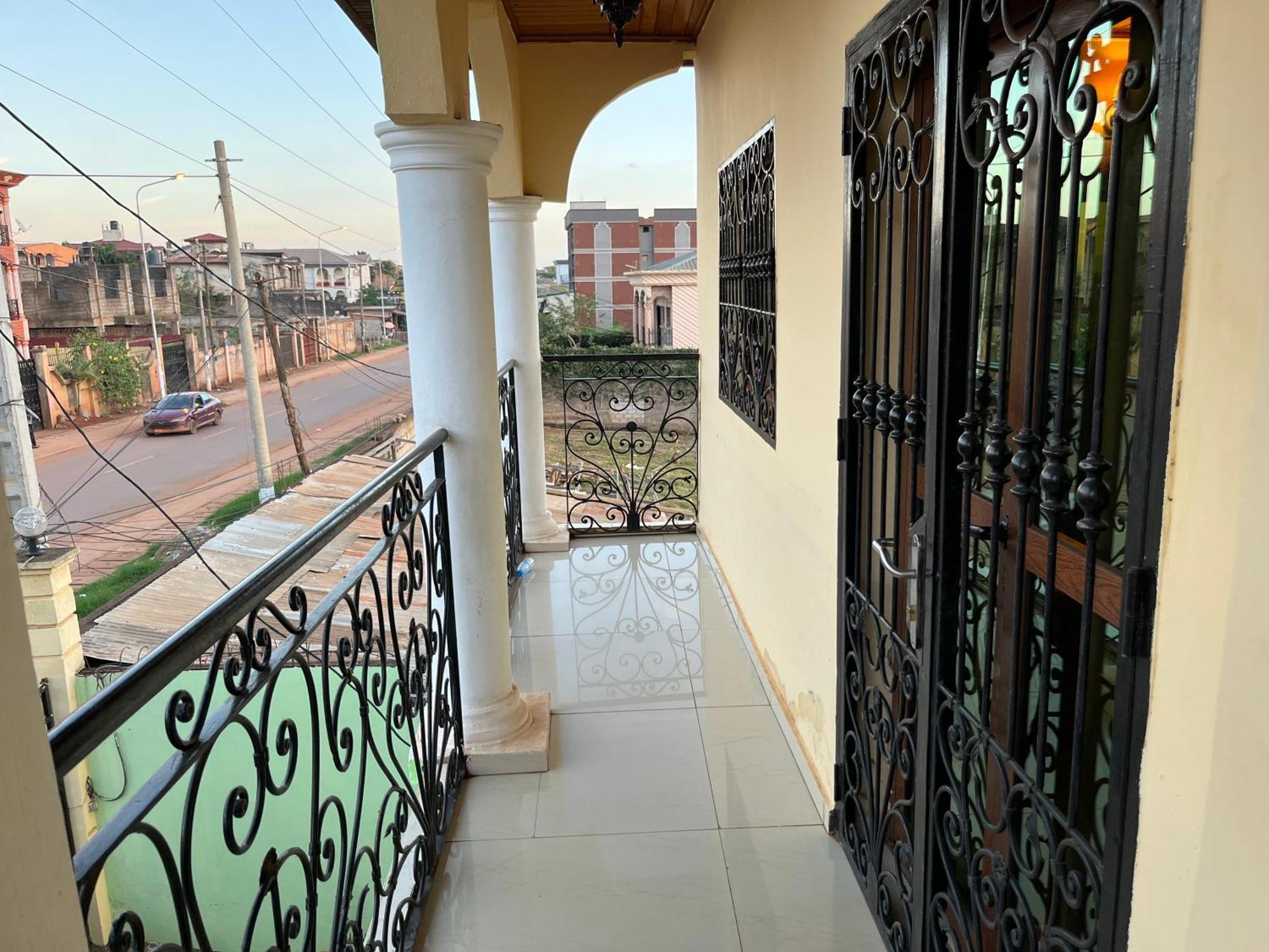 Appartement Moderne De 120M2 , Dote De Cameras De Surveying Et Situe A Maetur Nkomo, Un Quartier Residentiel Yaoundé Eksteriør bilde
