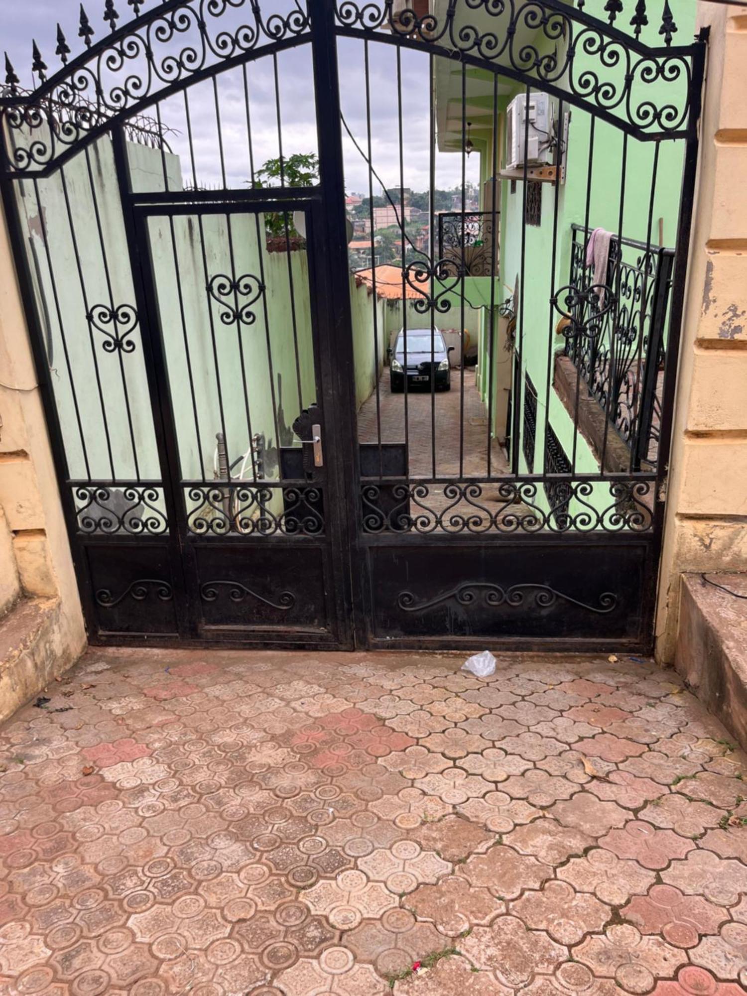Appartement Moderne De 120M2 , Dote De Cameras De Surveying Et Situe A Maetur Nkomo, Un Quartier Residentiel Yaoundé Eksteriør bilde